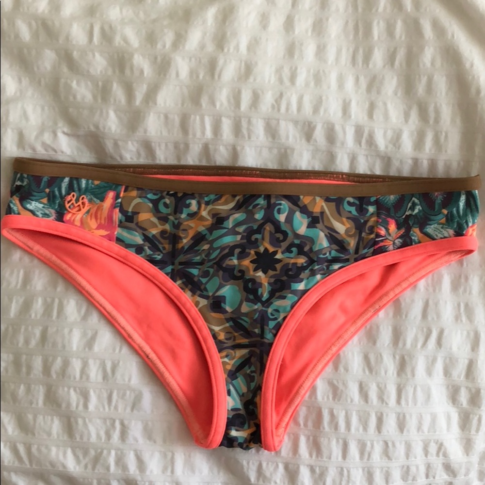 Maaji swim bottoms NWOT